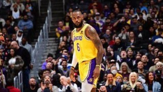 【观点】灾难表现葬送胜利 38岁的詹姆斯，该放权了！