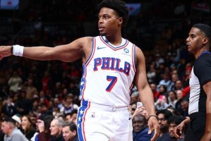 电竞世界杯-埃奇库姆：猛龙的球迷很棒 他们仍然深爱着洛瑞